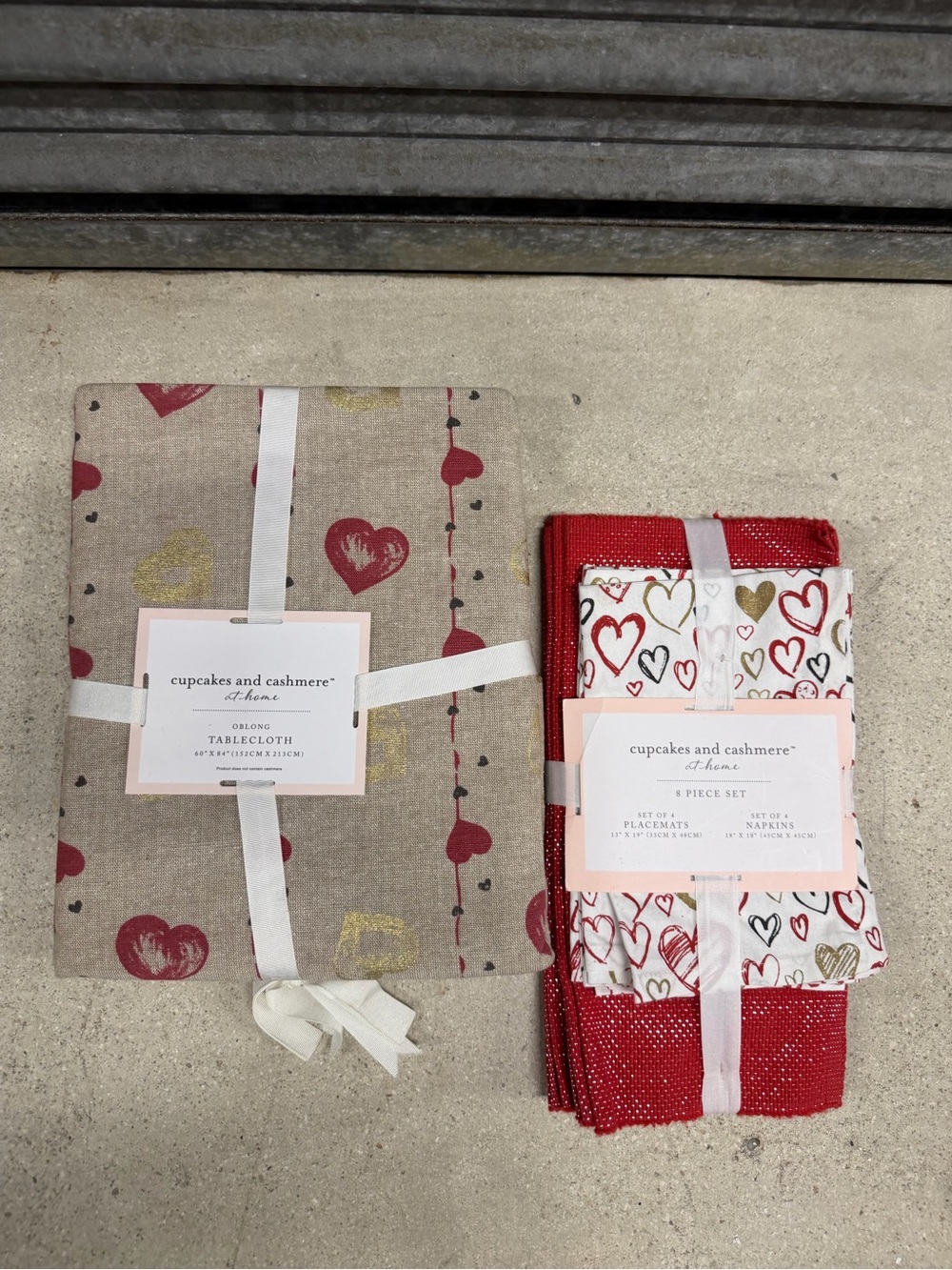 cupcakes & cashmere Red, Gold, Beige Heart Tablecloth & Napkin Set